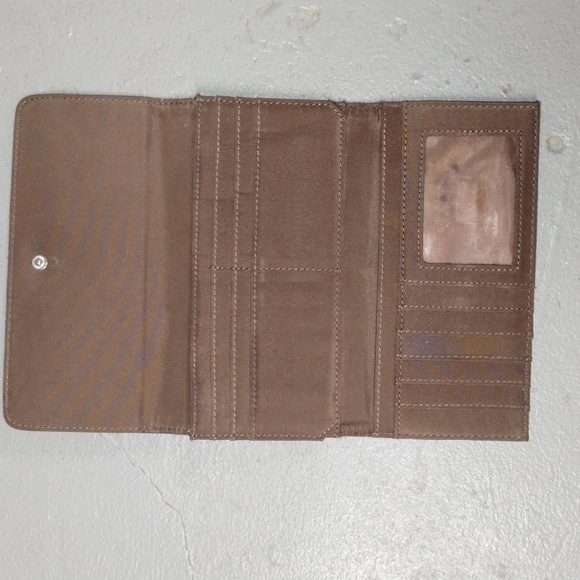 Tommy Hilfiger (taken offers) - Picture 2 of 4